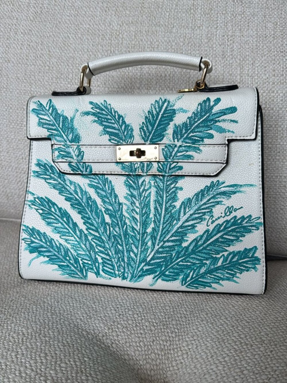 Small purse, cute and handy